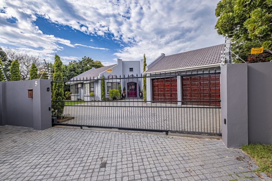 5 Bedroom Property for Sale in Summerstrand Eastern Cape